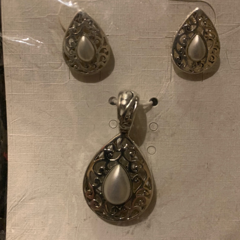 Icon Collection Silver Tone Earrings And Pendant 13$